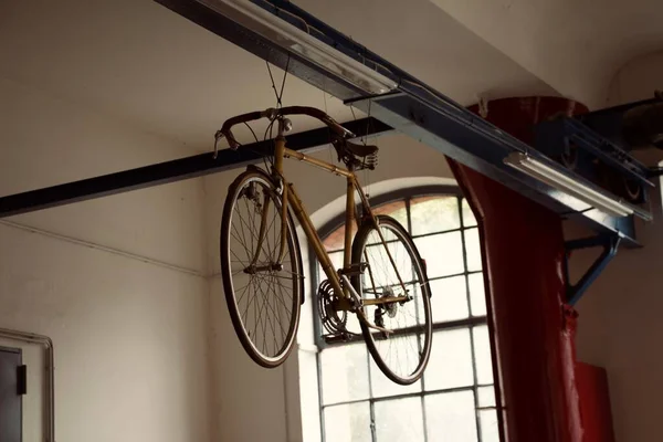 Old Vintage Bicycle Hanging Ceiling Construction — Stock Photo, Image