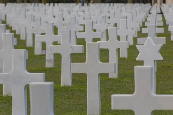 Cemitério Americano Normandia Com Cruzes Brancas Memória Dos Soldados Caídos — Fotografia de Stock