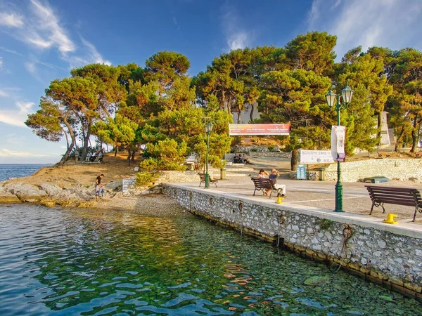 Huvudstaden Skiathos Grekland Med Trevlig Hamn Med Fiskebåtar Och Yachter — Stockfoto