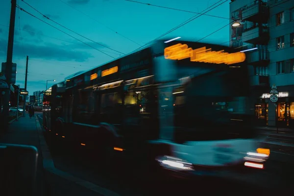 Passerar Med Buss Väg Kvällen Wien Österrike — Stockfoto