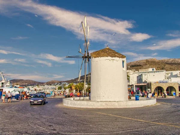Blick Auf Eine Alte Windmühle Dorf Parikia Auf Der Insel — Stockfoto