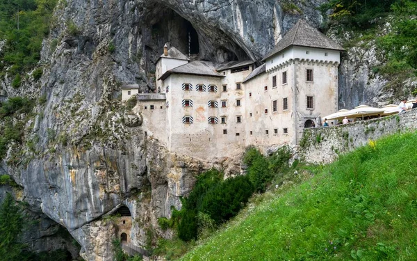 Slovenya Daki Tarihi Predjama Kalesi Nin Güzel Bir Görüntüsü — Stok fotoğraf