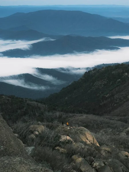 Uma Área Montanhosa Cênica Dia Nebuloso — Fotografia de Stock