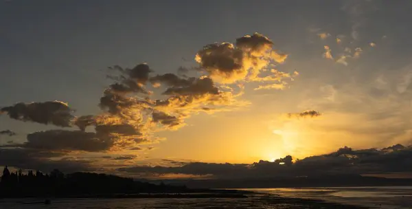 Golden Sunset Seascape Wit Silhouette Island — Stock Photo, Image