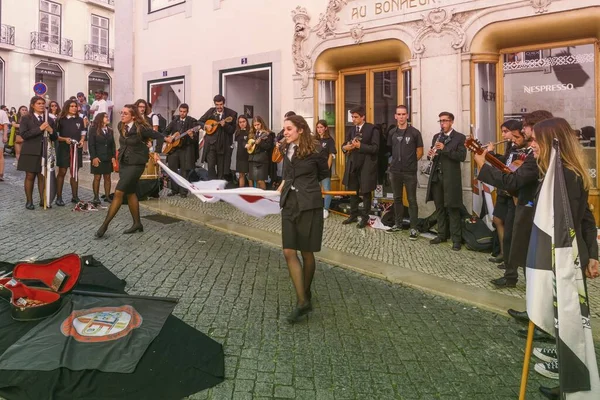 Lisabon Portugalsko 2021 Chiado Skupina Učenců Hrála Ulici Hudbu — Stock fotografie