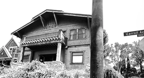 Greyscale Shot Old Wooden House — Stock Photo, Image
