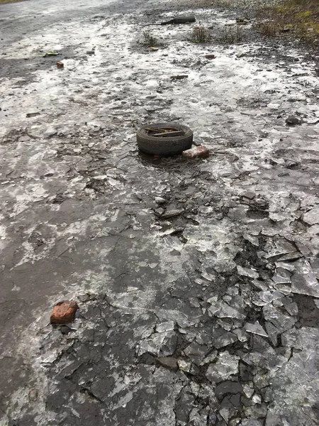 Old Tire Icey Landscape Bleak Scene Broken Ice — Stock Photo, Image