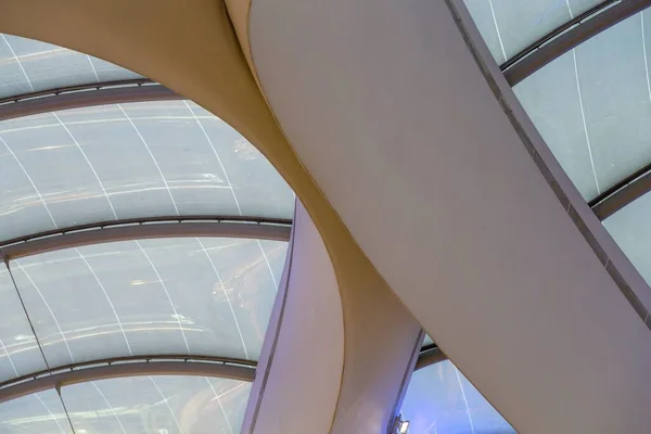 Modern Architecture Glass Ceiling Angled Arches Birmingham England Verenigd Koninkrijk — Stockfoto