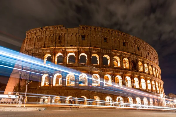 Gece Vakti Roma Kolezyumu Nun Işığı Parlıyor — Stok fotoğraf