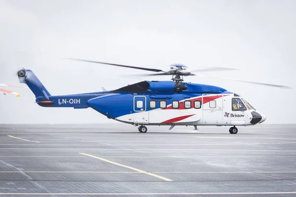 Bristow Helikoptrar Sikorsky 61N Marken Vid Bergen Airport Taxning Till — Stockfoto