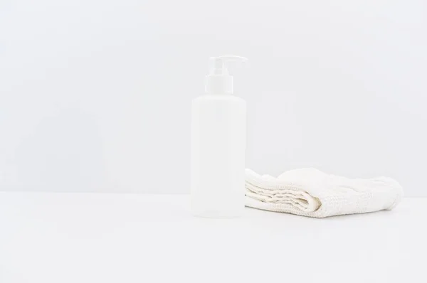 Beyaz Pamuk Havlu Plastik Şeker Kabı Kopyalama Alanı Olan Beyaz — Stok fotoğraf