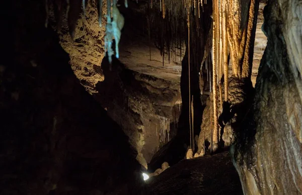 Eine Nahaufnahme Brauner Höhlenformationen Licht Der Luray Caverns — Stockfoto