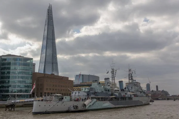 Вид Чудовий Корабель Темзі Похмурий День Лондоні Англія — стокове фото