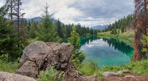 Piękny Widok Jezioro Pięknej Przyrody — Zdjęcie stockowe