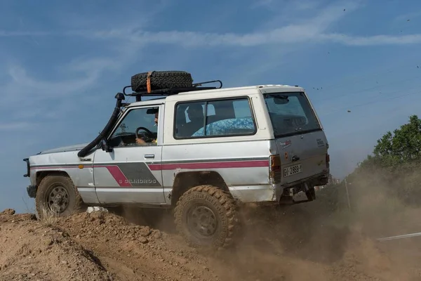 Road Nissan Patrol Classic Car Running Mud — Stock Photo, Image