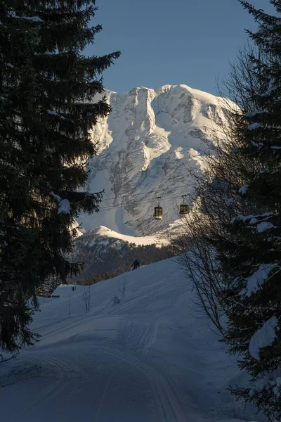 Vacker Utsikt Över Linbana Mot Mont Blanc Bergstopp Täckt Med — Stockfoto