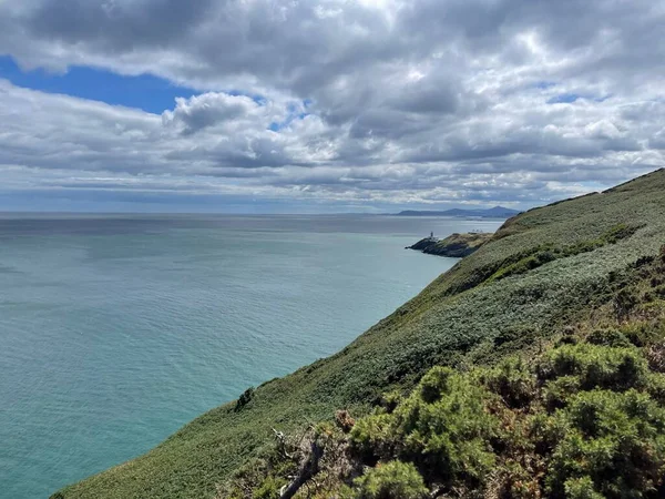 Een Landschap Van Zeegezicht Omringd Door Kliffen Ierland — Stockfoto
