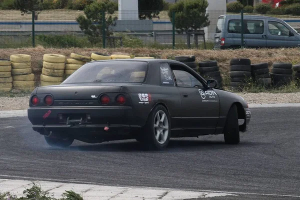 Nissan Skyline Sodródik Egy Versenypályán — Stock Fotó