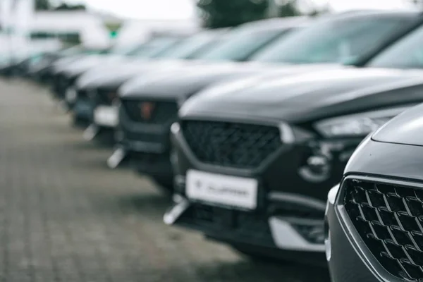 Selective Focus Shot Lane Black Gray Luxury Cars Parked One — Stock Photo, Image