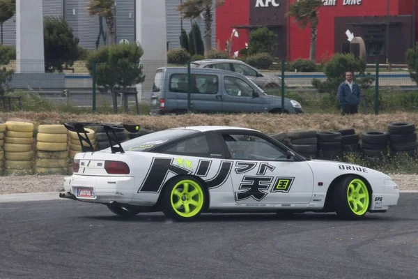 Ein Weißes Driften Japanischer Sportwagen Fahrerlager Hintergrund — Stockfoto