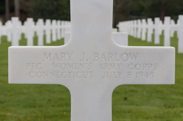 Primer Plano Una Lápida Cementerio Norteamericano Normandía Memoria Los Soldados —  Fotos de Stock