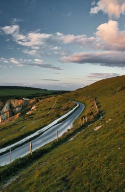 Wight Adası, Alum Bay, İngiltere, İngiltere 'de bir yol.
