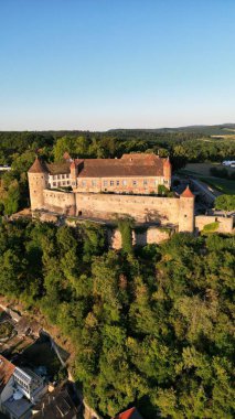 Almanya 'nın Untergruppenbach kentindeki Stettenfels Kalesi' nin dikey çekimi