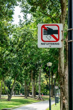 Doğu Yakası Parkı, Singapur 'da çöp izi yok. Dikey Çekim.