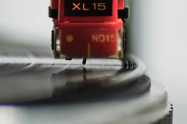 Closeup Shot Red Phono Cartridge Its Needle Turntable — Stock Photo, Image