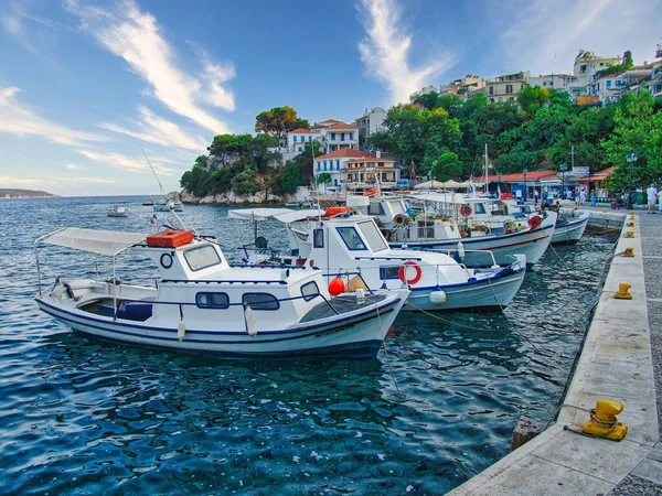 Die Fischerboote Und Yachten Die Hafen Der Hauptstadt Der Insel — Stockfoto