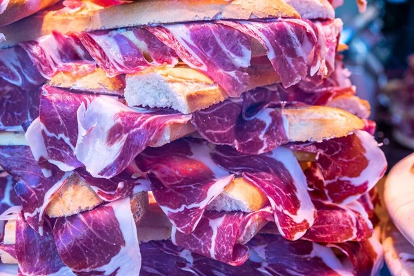 Spanska Smörgås Skål Med Iberisk Jamon Till Salu Butik — Stockfoto