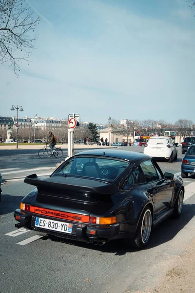 Zdjęcie Pionowe Zabytkowego Samochodu Porsche 911 Ulicach Paryża Francja — Zdjęcie stockowe