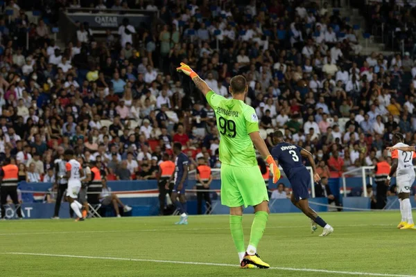 Brankář Donnarumma Vede Své Spoluhráče Během Psg Montpellier Hry — Stock fotografie