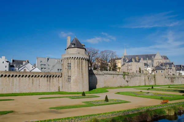 Vannes Brittany Kilátás Falra Kert Virágágyással Kos — Stock Fotó