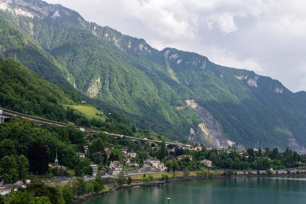 Una Hermosa Toma Del Lago Leman Con Montañas Fondo Ginebra —  Fotos de Stock