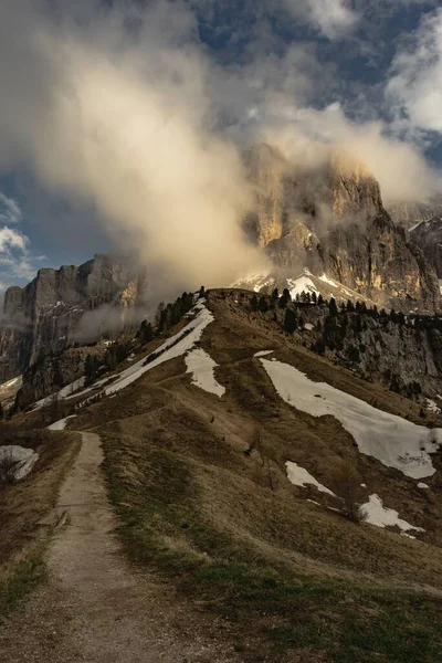 Vista Sul Meraviglioso Paesaggio Alpino Sui Prati Dei Giardini Del — Foto Stock