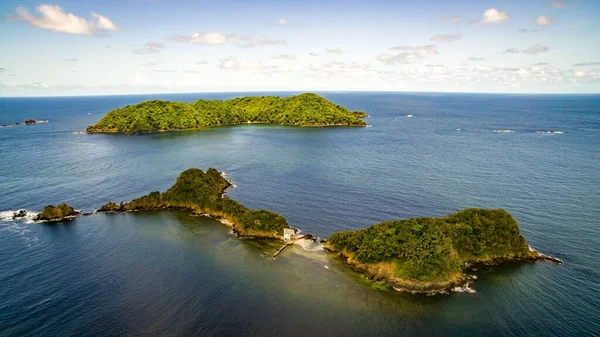 在多巴哥的山羊岛和小多巴哥 在特立尼达和多巴哥 在西印度群岛加勒比 在教科文组织东北多巴哥人和生物圈保护区 — 图库照片