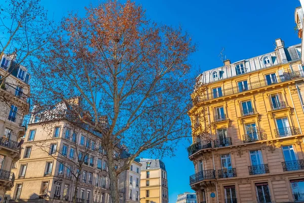 Παρίσι Όμορφο Κτίριο Χαρακτηριστική Παριζιάνικη Πρόσοψη Στην Περιοχή Μαρέ Boulevard — Φωτογραφία Αρχείου