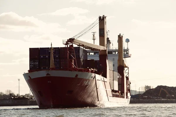 Een Groot Containerschip Verlaat Haven Van Hamburg — Stockfoto