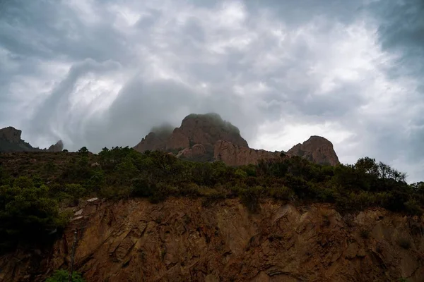 Прекрасный Вид Огромные Скалы Скале Районе Массива Эстерель Облачный День — стоковое фото