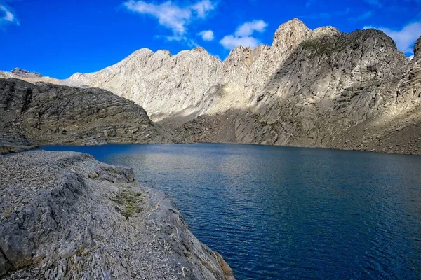Piękne Ujęcie Jeziora Marbore Wiszącej Dolinie Nad Wąwozem Pineta — Zdjęcie stockowe