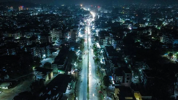 灯火通明的城市道路美丽的空中景观 — 图库照片