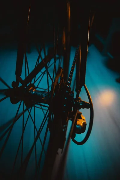 Vertical Shot Bicycle Wheel Motion Blurry Background — Stock Photo, Image