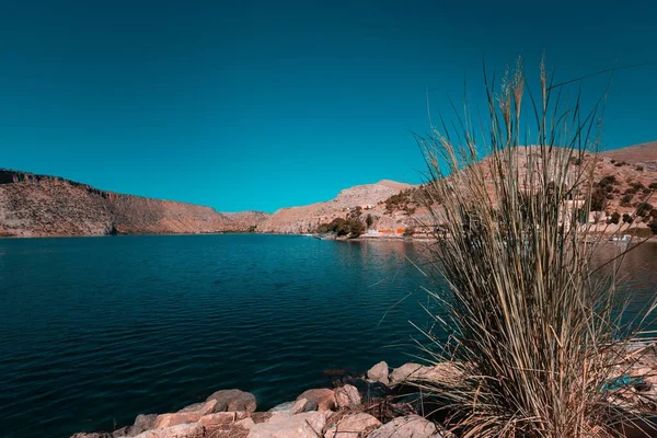 トルコのSanliurfa Gaziantep Halfetiの昼間の湖の風景 — ストック写真