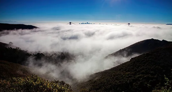 Flygbild Golden Gate Bridge Knappt Synlig Genom Molnen — Stockfoto