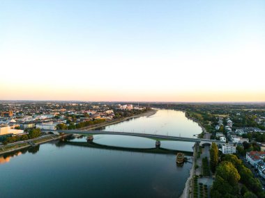 Almanya 'da Ren nehrinin kuş bakışı manzarası