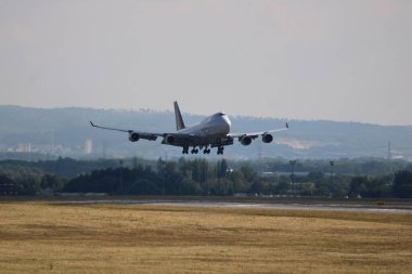 Avusturya, Viyana 'dan kalkan Boeing 747-8 manzaralı