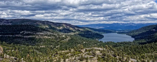 Ein Malerischer Blick Auf Den Lake Tahoe Unter Den Schönen — Stockfoto