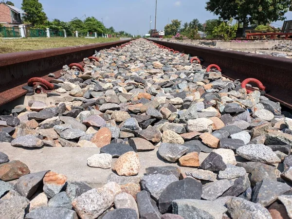 Een Close Shot Van Verbrijzelde Stenen Rail — Stockfoto