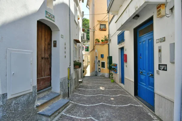 Een Steegje Albori Een Dorp Bergen Van Amalfi Kust — Stockfoto